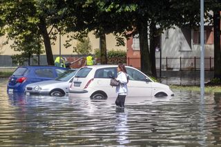 Tysiące ludzi ucieka przed wielką wodą. Sytuacja skrajnie trudna. Dramat we Włoszech