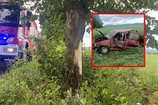 Tico wypadło z drogi i roztrzaskało się na drzewie. 55-latek zginął na miejscu 