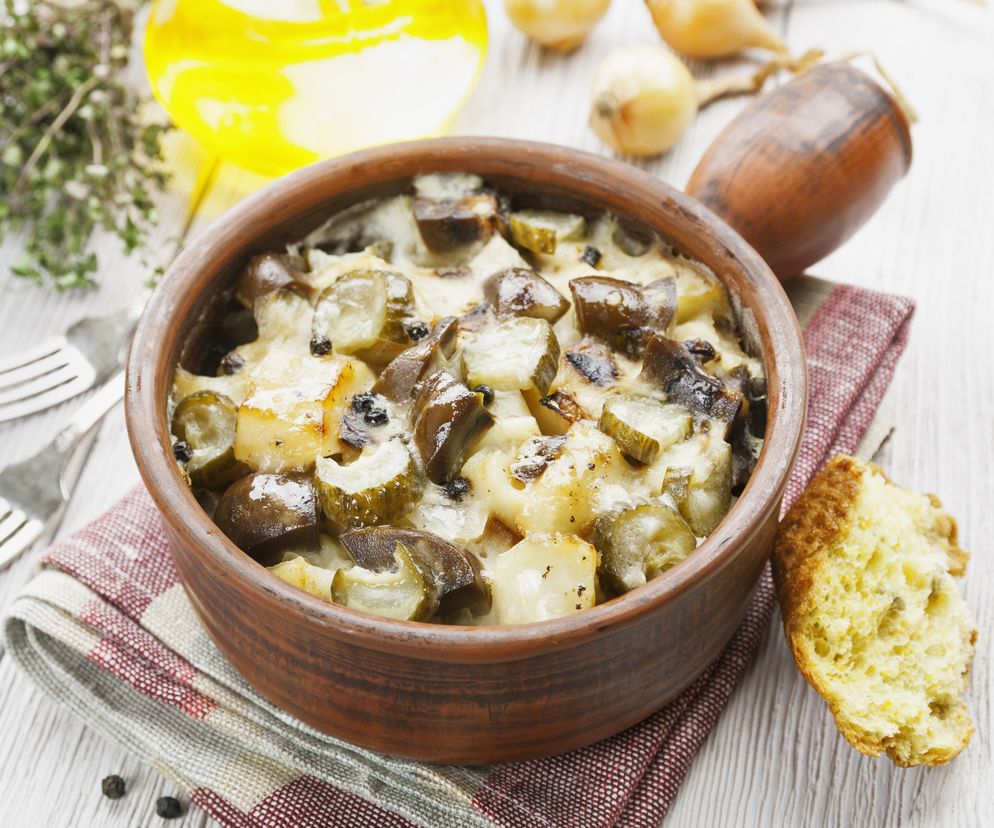 Cynaderki w sosie cebulowym: przepis na nereczki w sosie