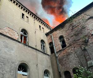 Pożar pałacu Stolbergów na osiedlu Świniary we Wrocławiu
