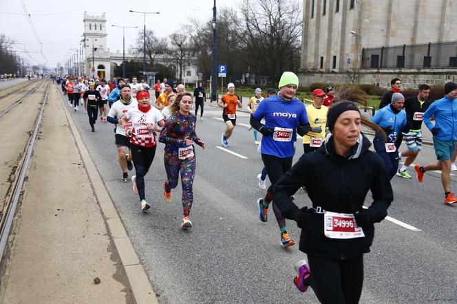 Bieg na Piątkę 2024, Warszawa - zdjęcia. Biegłeś? Szukaj się w galerii!