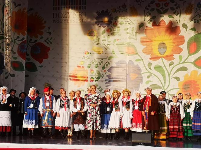 W gminie Tarnów powstał najpiękniejszy wieniec dożynkowy w kraju! Podziwiała go Pierwsza Dama 