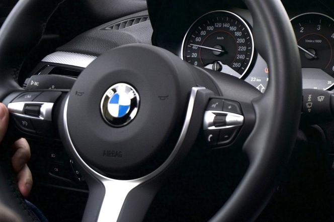 Dramatyczny finał pościgu za BMW pod Augustowem. Cztery osoby ranne, w tym dwóch policjantów