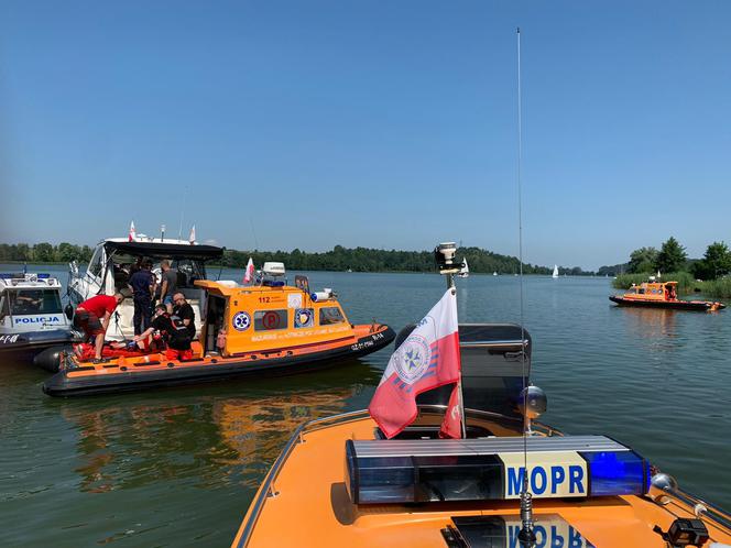 Mikołajki. Śmigłowiec spadł do jeziora Tałty! Leciały nim trzy osoby [FOTO]