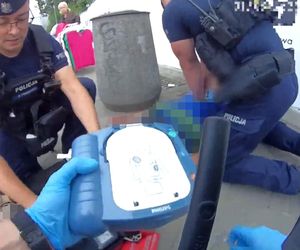 Mężczyzna spadł z muru i przestał oddychać! Heroiczna akcja policjantów