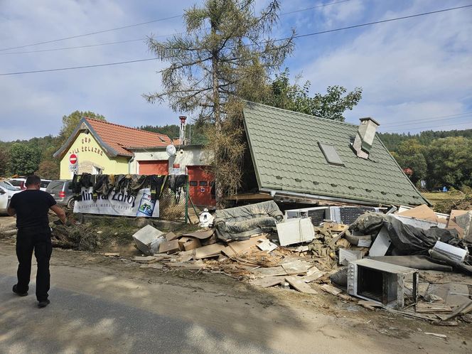 Pomaga ofiarom wielkiej powodzi. Opowiedział, jak wygląda sytuacja na miejscu