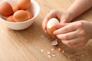 Jak łatwo i szybko obrać jajko? Wystarczy zrobić tylko jedną rzecz