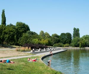 Grill, opalanie się, jazda na rowerze. Sprawdź, w których warszawskich parkach lepiej tego nie robić
