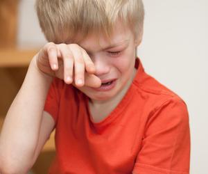 Zostawiła dzieci i wyszła z pokoju. Nagle usłyszała krzyk i ogromny huk