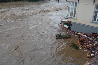 Rzeka w Głuchołazach porwała ścianę kaplicy bł. Luizy Merkert w Ośrodku Skowronek