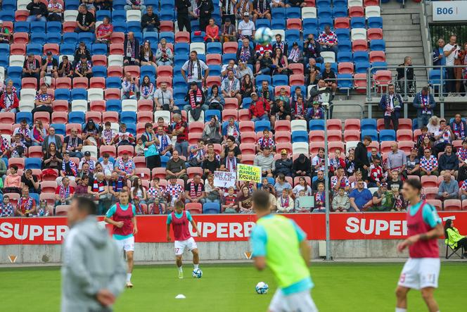 Sportowe emocje na trybunach podczas meczu Górnik Zabrze - Piast Gliwice