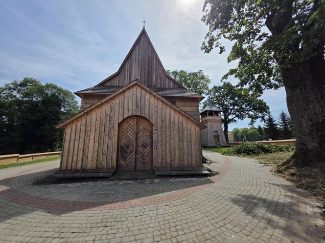 Zabytkowy kościół w Domaradzu.