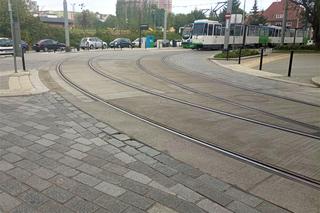 Krusząca się kostka brukowa na nowej pętli Dworzec Niebuszewo