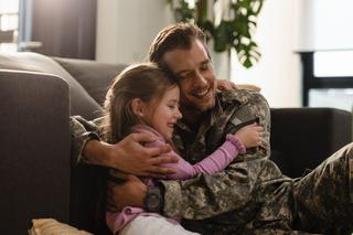 Nowe ulgi i benefity. Rząd zapowiada wprowadzenie Karty Rodziny Wojskowej