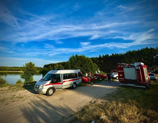 Tragedia pod Chojnowem. Młody mężczyzna utonął w stawie 