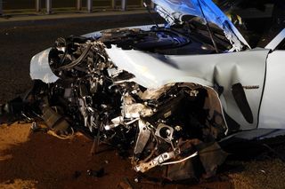 Sportowy mercedes warty 1,5 miliona roztrzaskany na moście Świętokrzyskim