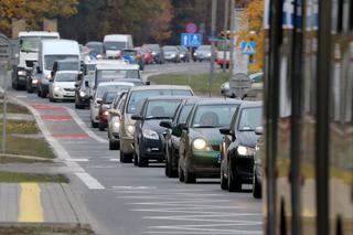 Błędy kierowców przy cmentarzach. Jak uniknąć stresu? O czym pamiętać?