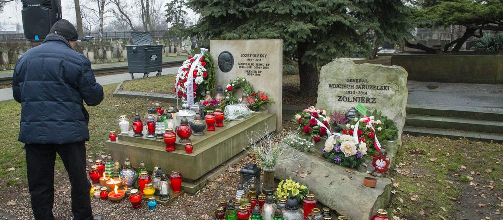 Spotkanie przy grobie Józefa Oleksego na Powązkach