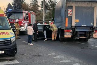 Skórzec: Osobówka wbiła się pod ciężarówkę