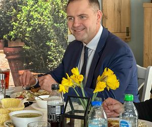 Pożar restauracji w Ostródzie. Sandacza jadł tu niedawno Karol Nawrocki