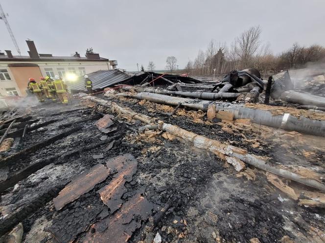 Spłonęło nowe przedszkole pod Pułtuskiem. Ogień zaatakował budynek w nocy! Straty oszacowano na ponad milion złotych