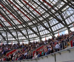 Kongres Świadków Jehowy Białystok 2024. Tłumy wiernych na Stadionie Miejskim