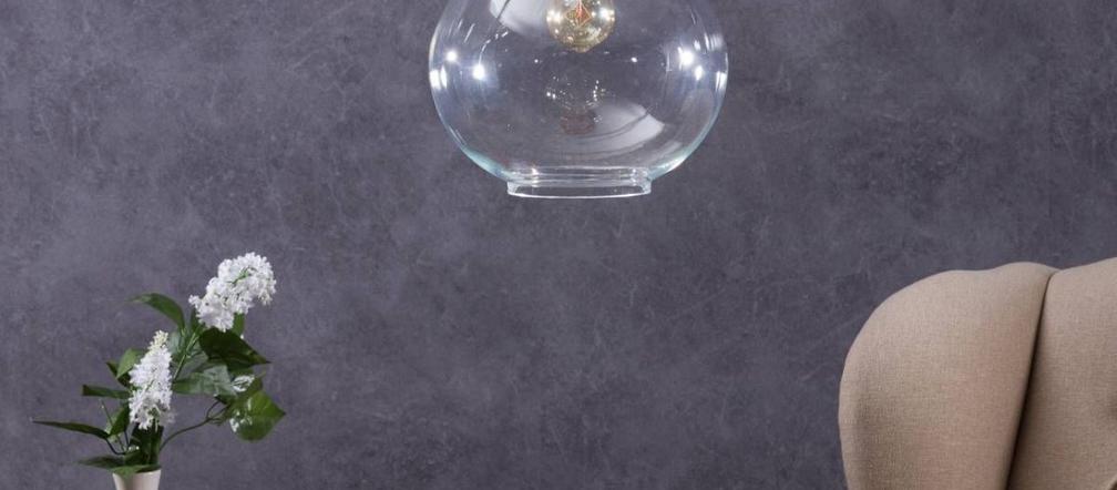 Wisząca lampa ze szklanym kloszem