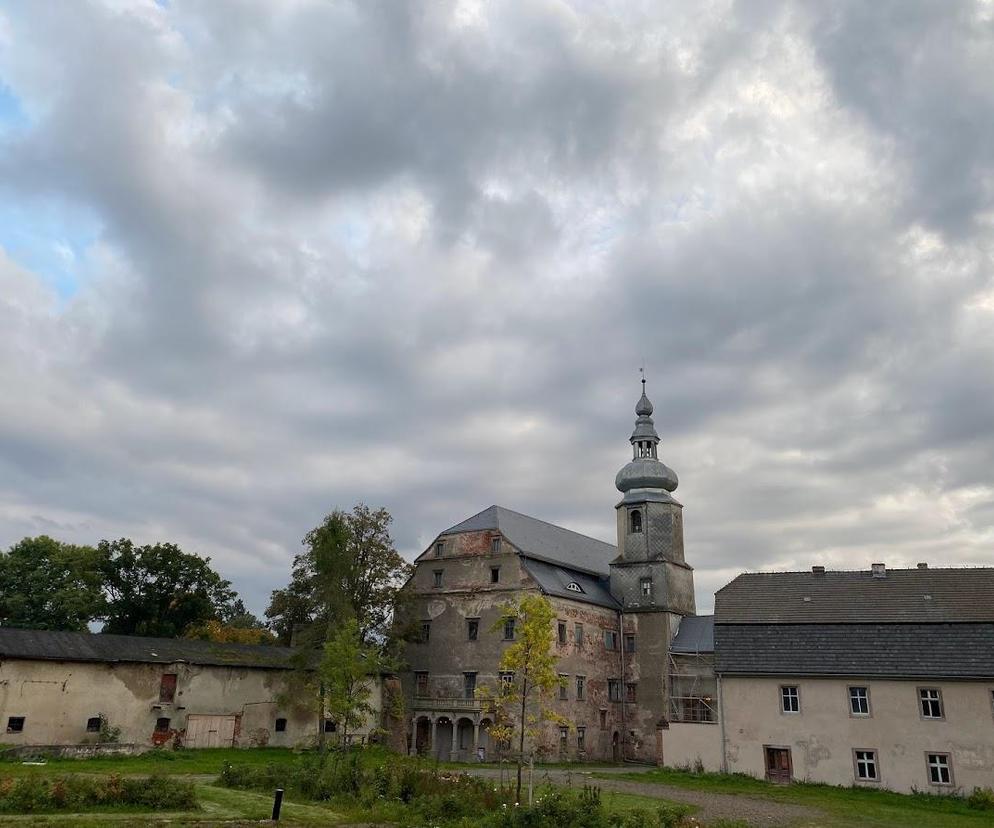 Pałac Sarny w Ścinawce Górnej