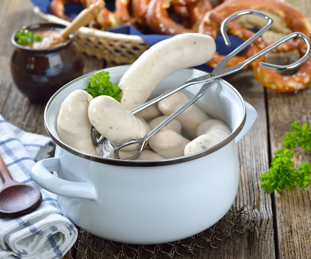 Biała kiełbasa w garnku