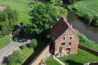Nietypowe miasto w woj. warmińsko-mazurskim. Mieszka w nim mniej osób niż na wielu wsiach
