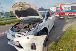 Wypadek z udziałem karetki w Nienadowej. Zderzyły się trzy samochody 