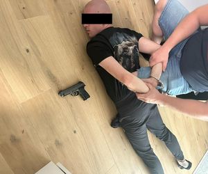 „Wnuczkowie” z narkotykami i bronią za kratami! Policja zatrzymała groźnych oszustów