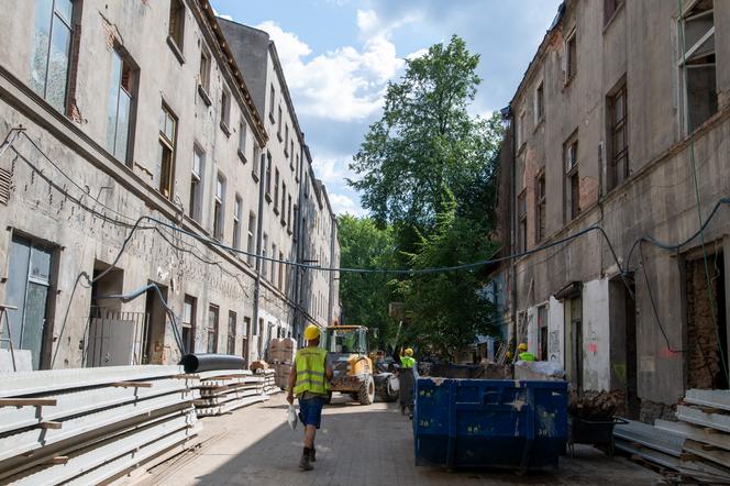 Kamienice przy Piotrkowskiej w Łodzi odzyskują dawny blask