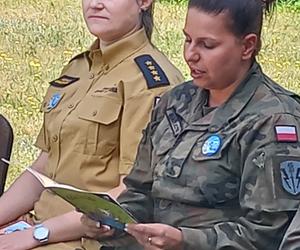 Dzieci z zapartym tchem słuchały historii czytanych przez siedleckie kobiety w mundurach: