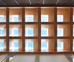 Praktyczne wykorzystanie doświetlenia dachowego w architekturze [WIDEO]