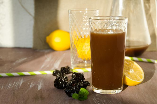 Wspiera odchudzanie, oczyszcza jelita. Szklanka dziennie pozbawi cię oponki raz-dwa