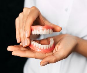 Retrogenia - przyczyny, objawy, leczenie