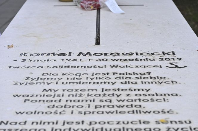 Grób Kornela Morawieckiego na  Powązkach Wojskowych