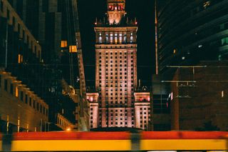 2. Warszawiacy mają tańszą komunikację miejską niż krakowianie.