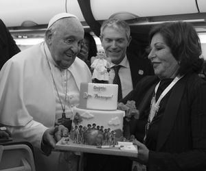 Papież Franciszek nie żyje.