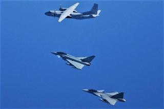 Szwedzki Gripen i niemiecki Eurofighter przechwytują rosyjski An-26
