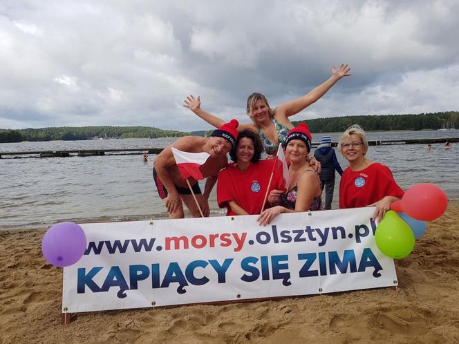 W Olsztynie pierwsza kąpiel w nowym sezonie. Morsy w CRS Ukiel