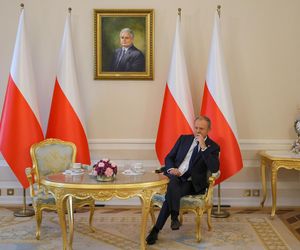 Tusk czekał na prezydenta Nawrockiego. Nerwowy spacer po gabinecie w Pałacu