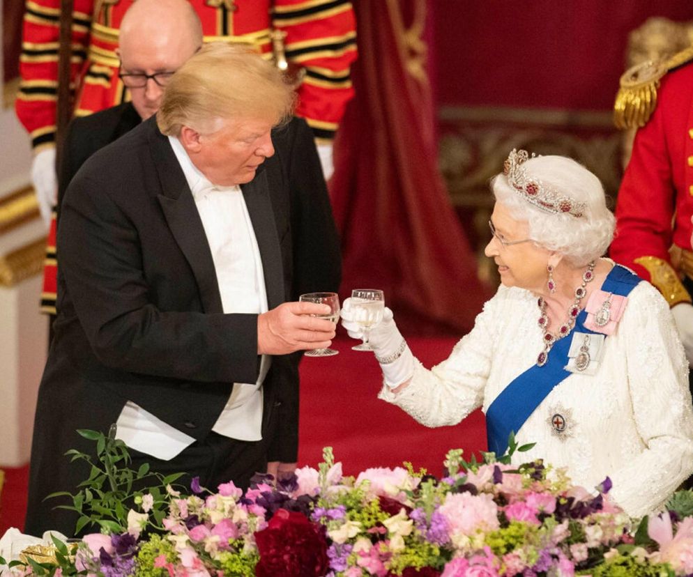 Trump u królowej był królem gaf! Teraz się poprawi?