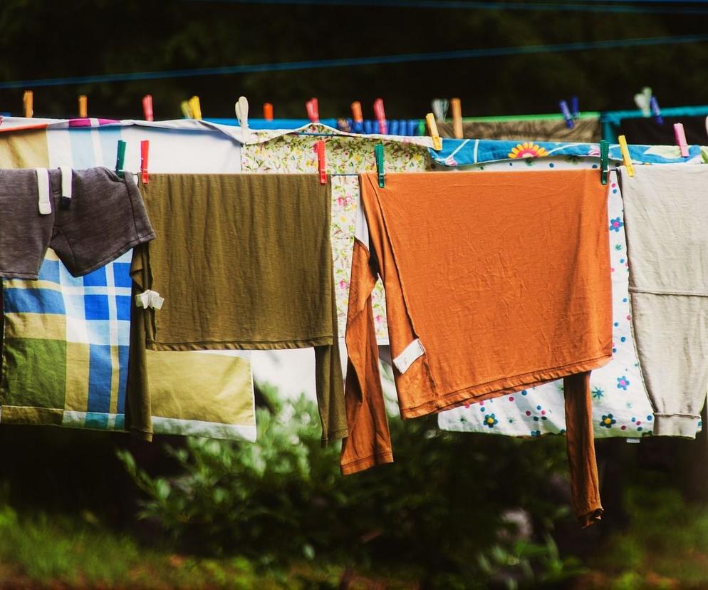 Czy można suszyć pranie w ogródku lub na balkonie?