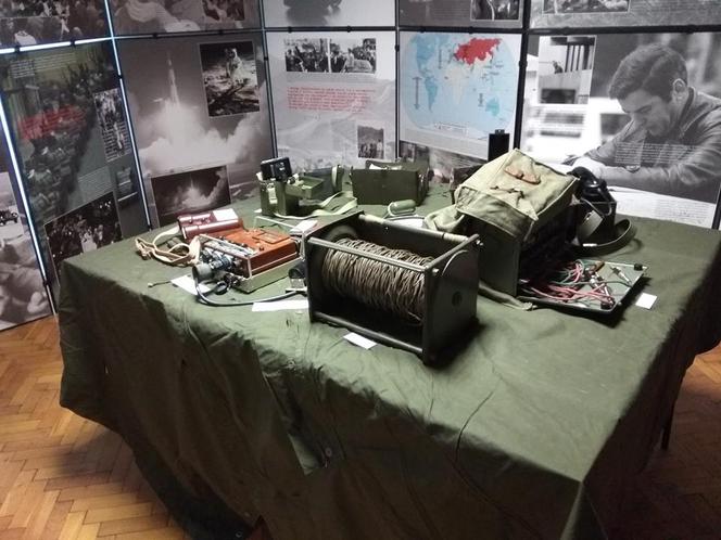 Schron przygotowany był na przyjęcie 50-60 osób.