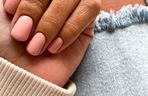 Minimalistyczne, eleganckie, pasują do wszystkiego. Princess nails to najmodniejszy manicure na lato 2025