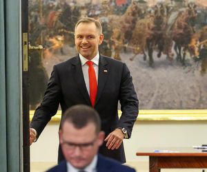 Iskrzy między Donaldem Tuskiem a Karolem Nawrockim