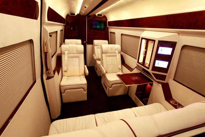 Mercedes Sprinter zmieniony w luksusowy salon