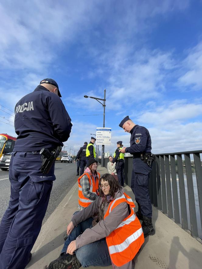 Warszawa. Aktywiści zablokowali most Poniatowskiego